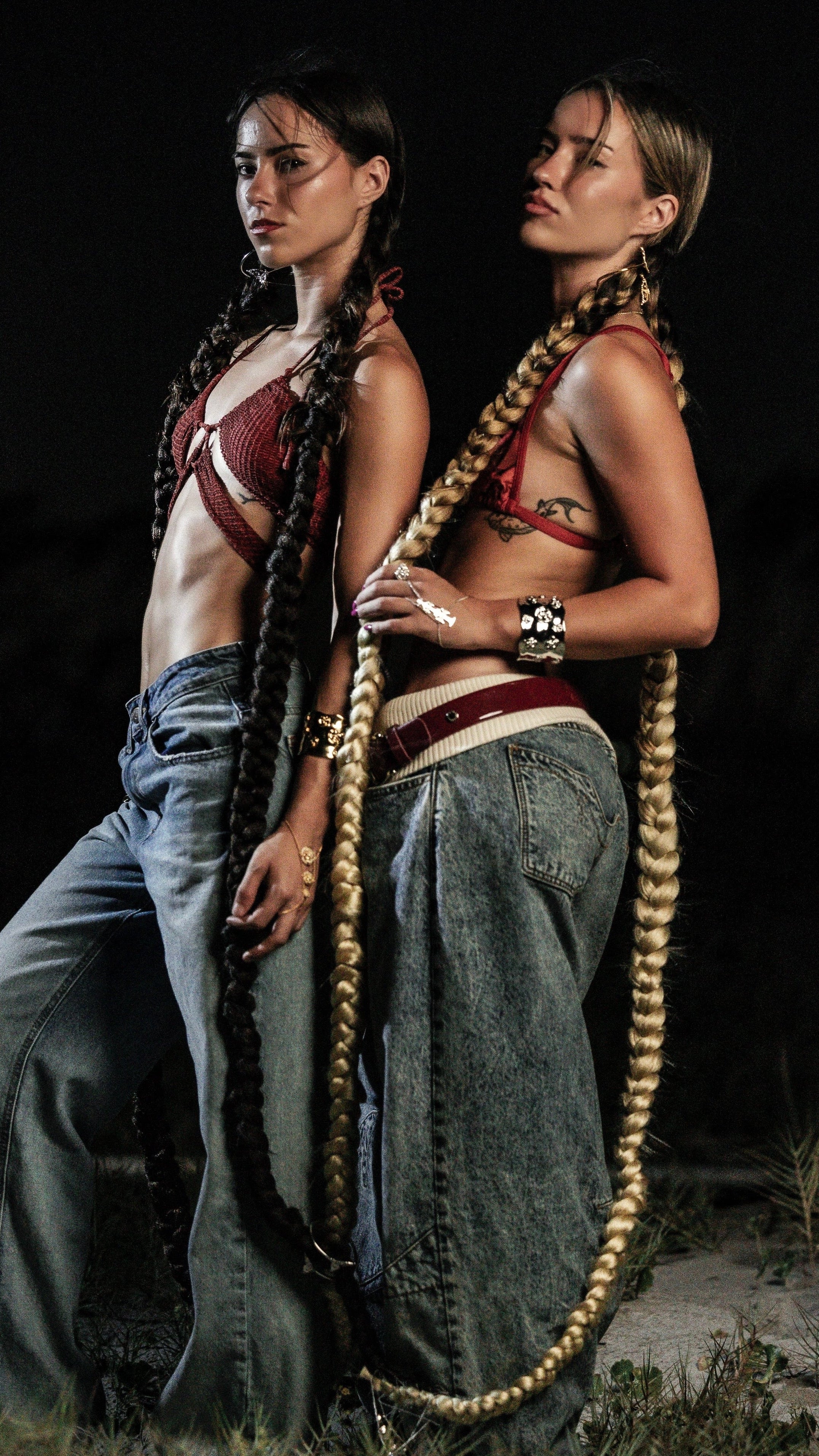 TRIPLE CROSSED HAND CHAIN