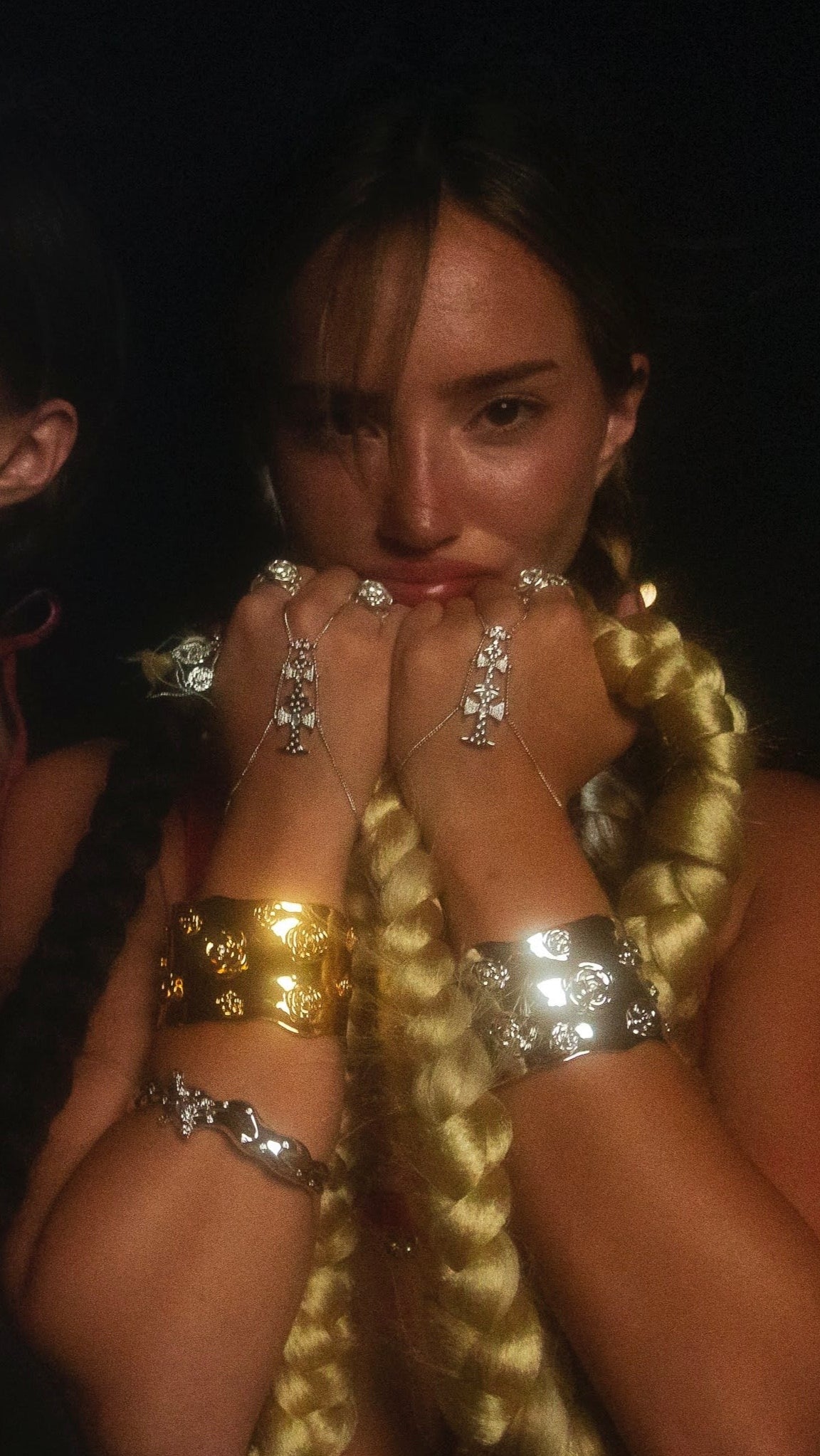 TRIPLE CROSSED HAND CHAIN