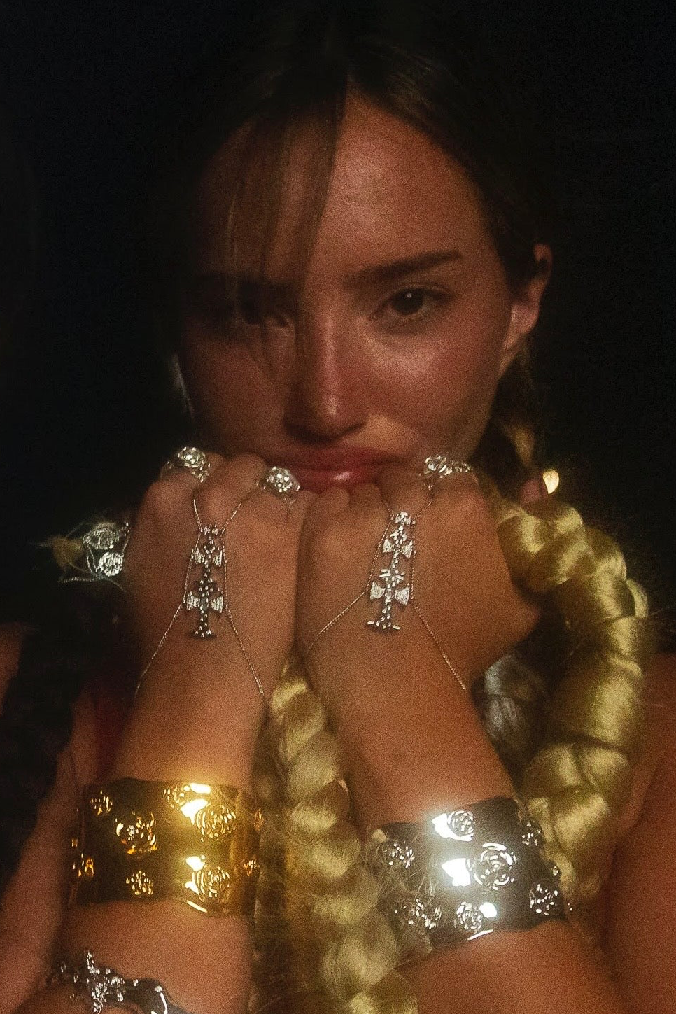 TRIPLE CROSSED HAND CHAIN