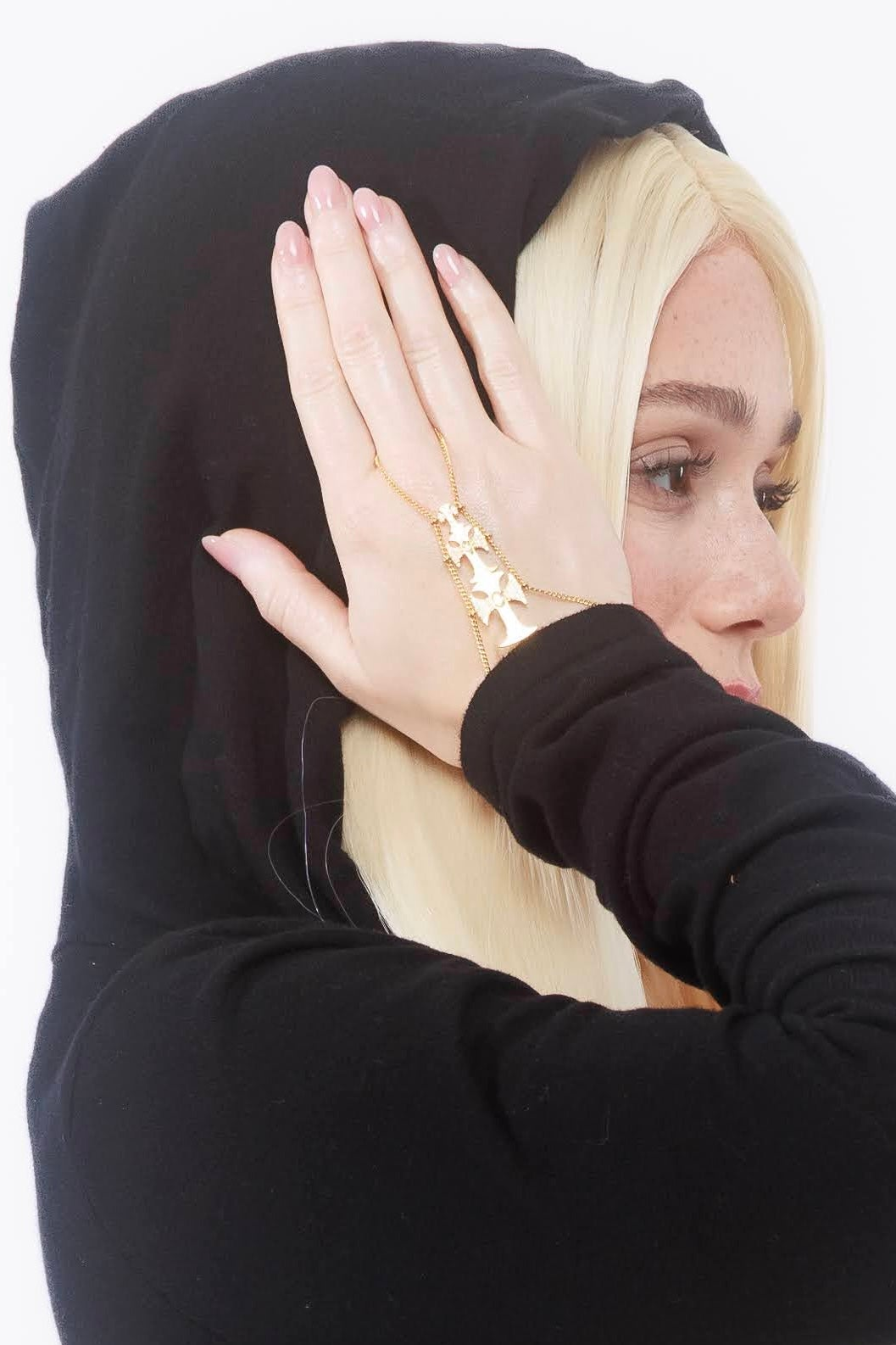 TRIPLE CROSSED HAND CHAIN