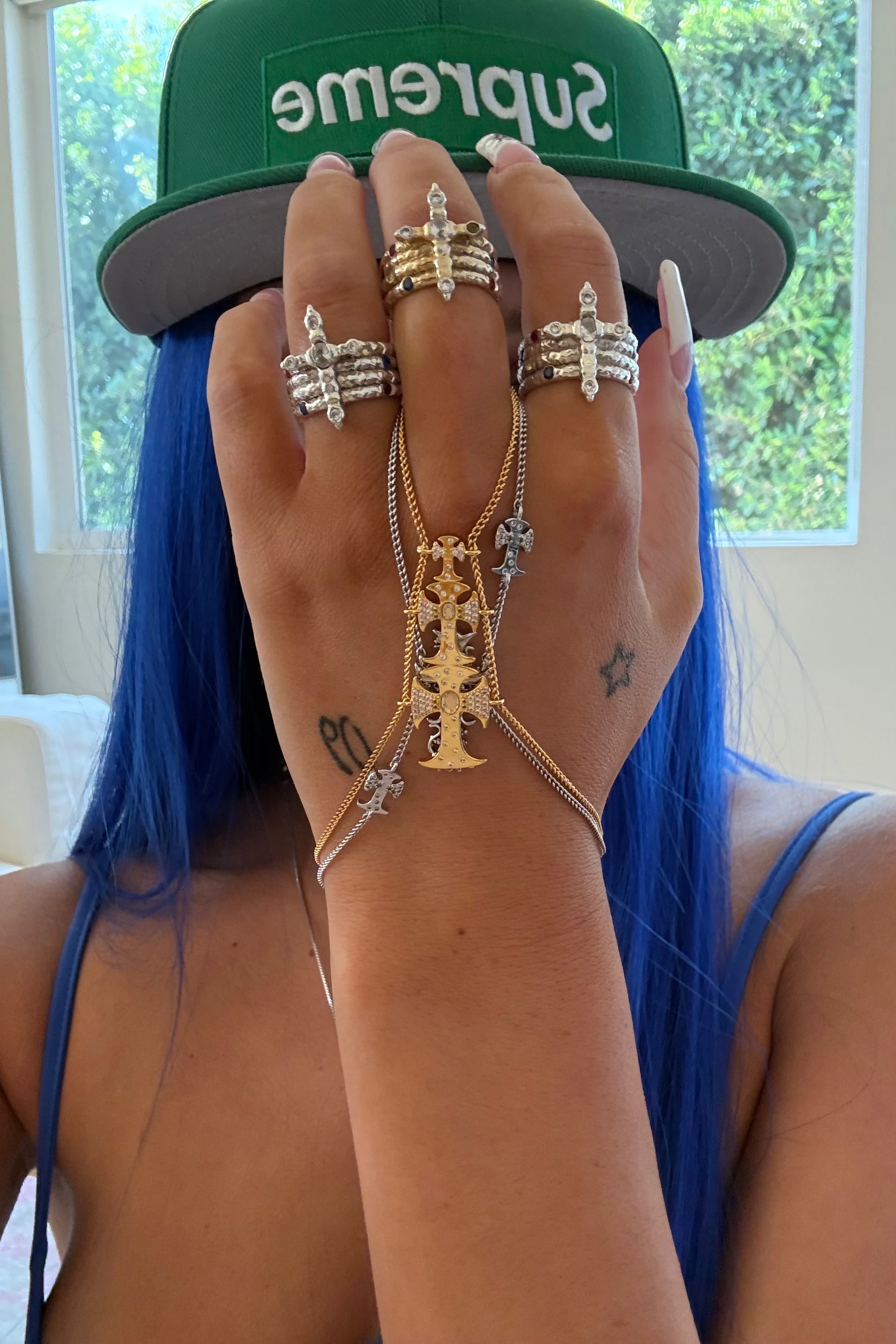 TRIPLE CROSSED HAND CHAIN