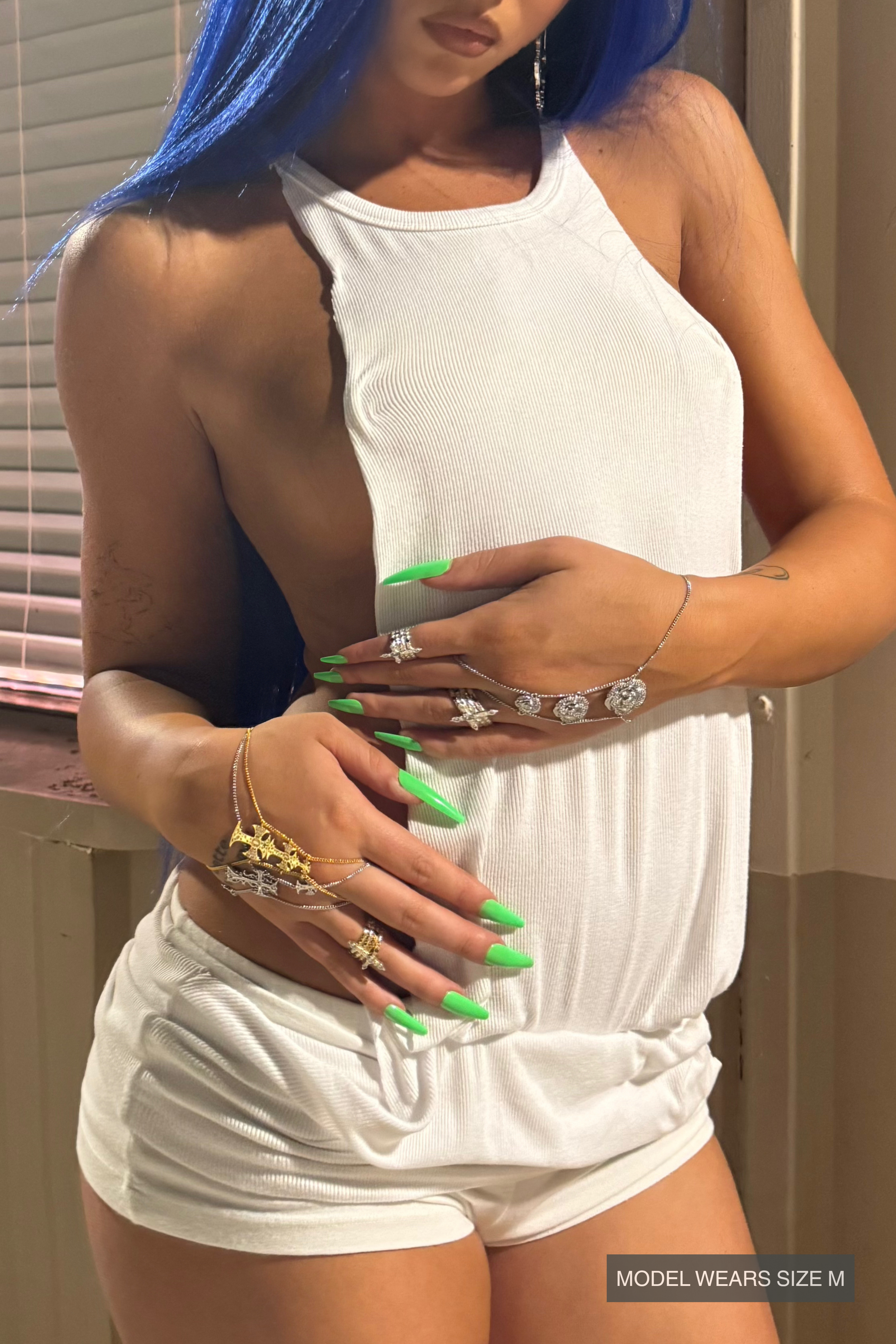 TRIPLE CROSSED HAND CHAIN