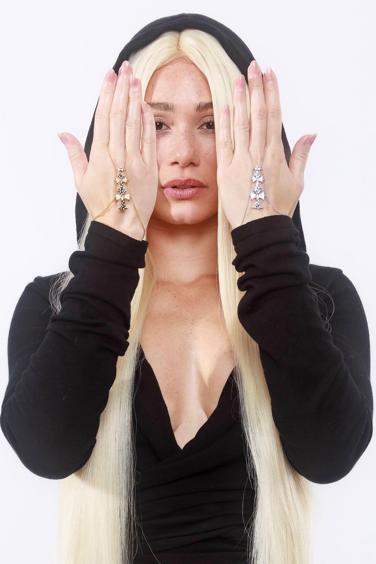 TRIPLE CROSSED HAND CHAIN