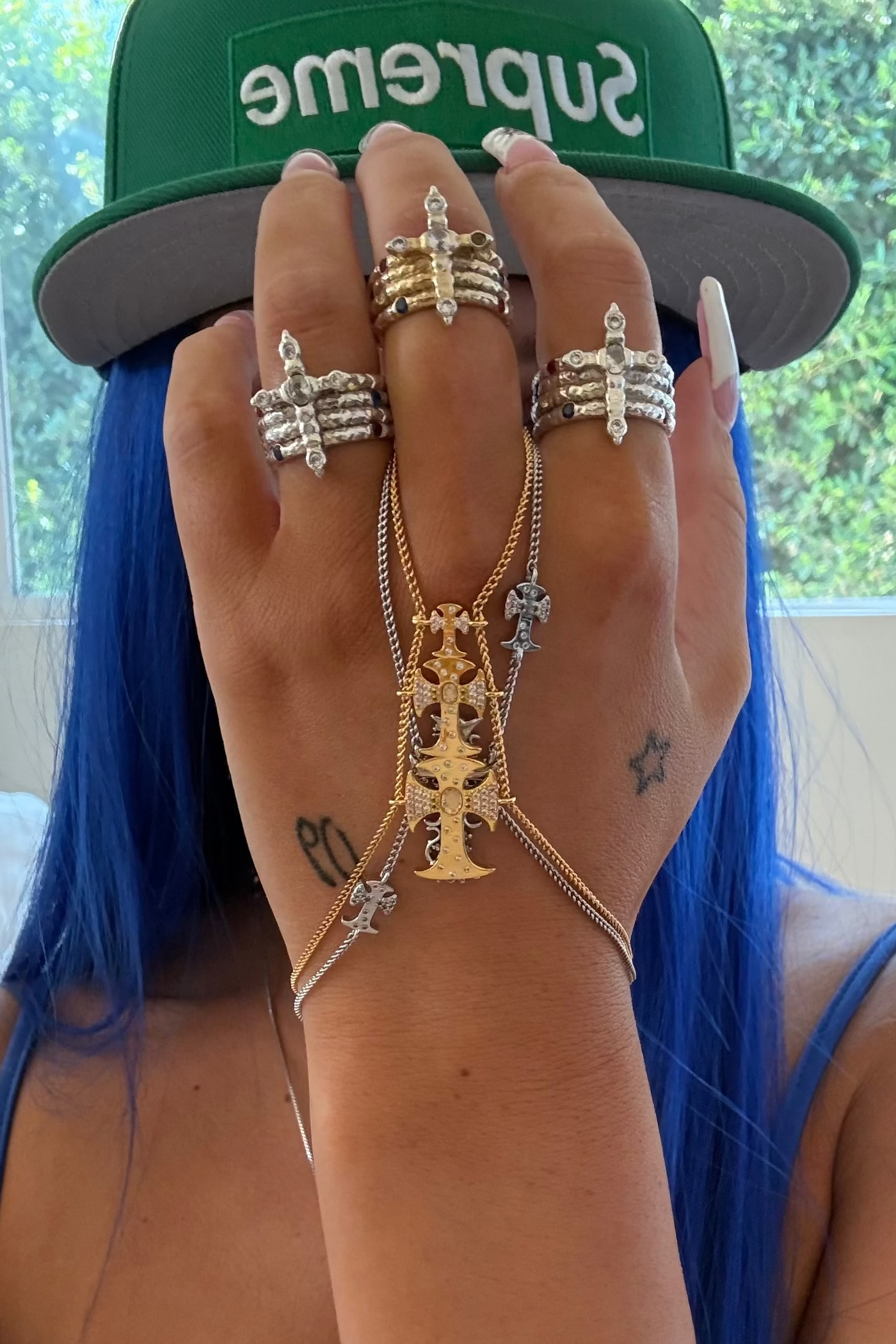TRIPLE CROSSED HAND CHAIN