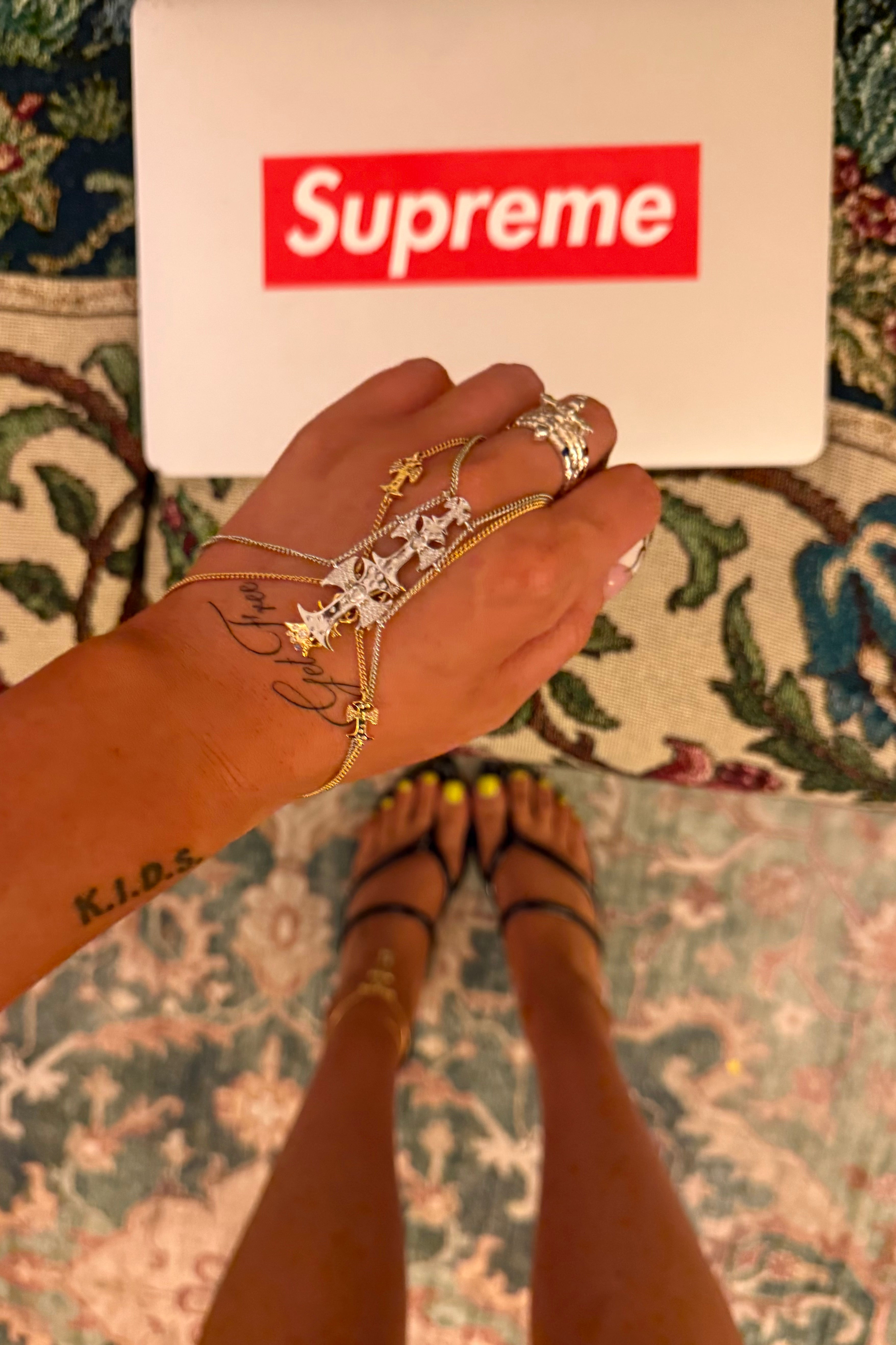 TRIPLE CROSSED HAND CHAIN
